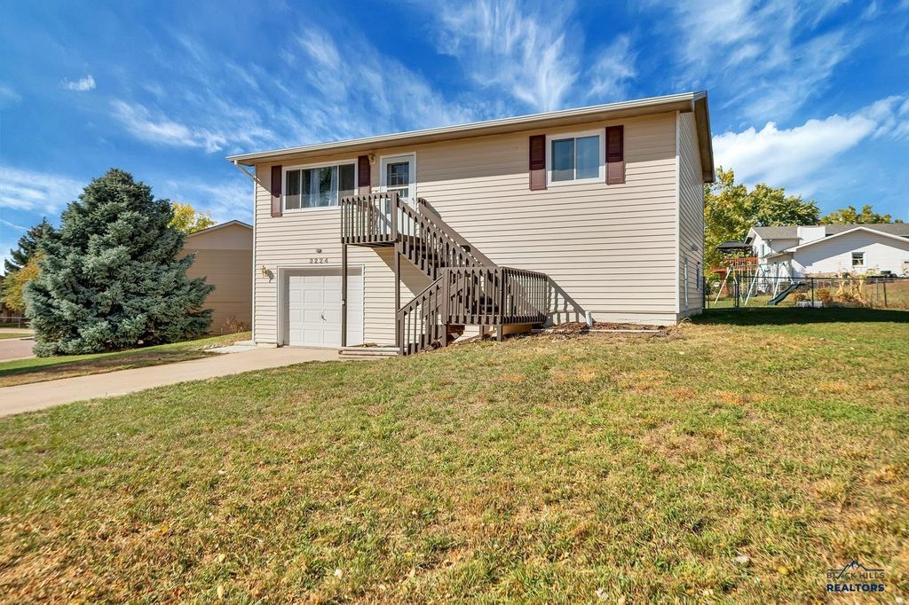 3224 JOHNSTON LN, Rapid City, SD 57703