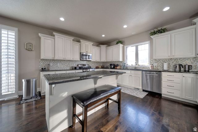 10804 S HIDDENWOOD DR, Sandy, UT 84092