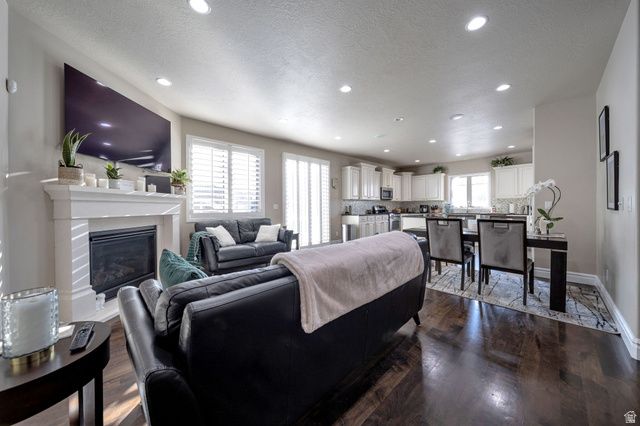 10804 S HIDDENWOOD DR, Sandy, UT 84092