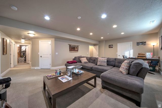 10804 S HIDDENWOOD DR, Sandy, UT 84092