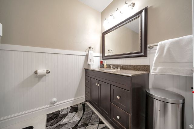 10804 S HIDDENWOOD DR, Sandy, UT 84092