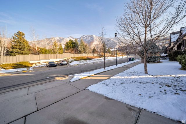 10804 S HIDDENWOOD DR, Sandy, UT 84092