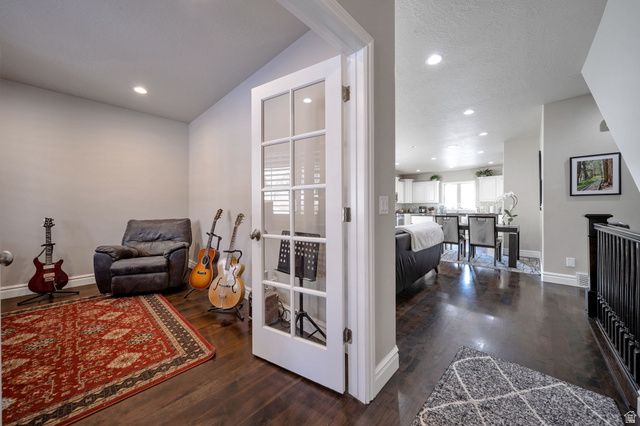 10804 S HIDDENWOOD DR, Sandy, UT 84092