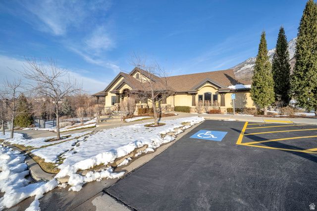 10804 S HIDDENWOOD DR, Sandy, UT 84092