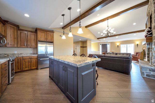 10804 S HIDDENWOOD DR, Sandy, UT 84092