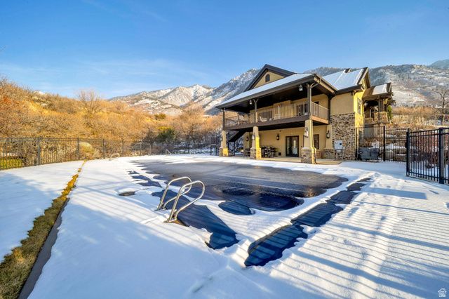 10804 S HIDDENWOOD DR, Sandy, UT 84092