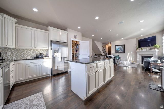 10804 S HIDDENWOOD DR, Sandy, UT 84092