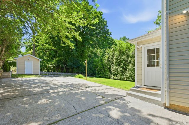 12 Chester Street, Locust Valley, NY 11560