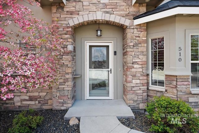 510 S Whisperwood Way, Boise, ID 83709