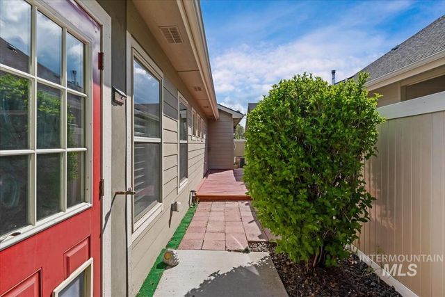 510 S Whisperwood Way, Boise, ID 83709