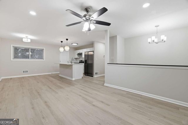 1332 Pineglen Drive, Riverdale, GA 30296