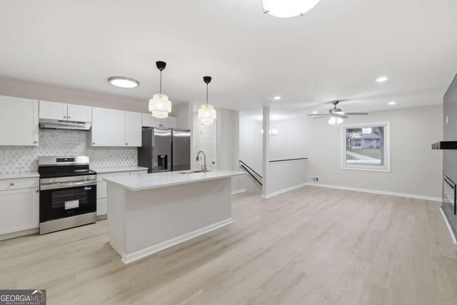 1332 Pineglen Drive, Riverdale, GA 30296