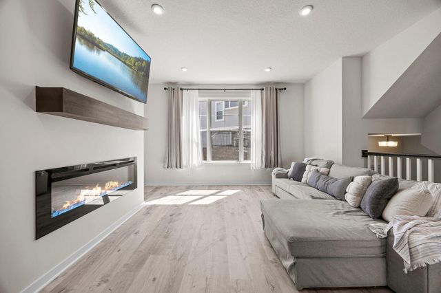 2230 Gateway Curve, North Saint Paul, MN 55109