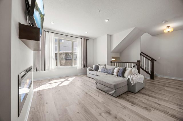 2230 Gateway Curve, North Saint Paul, MN 55109