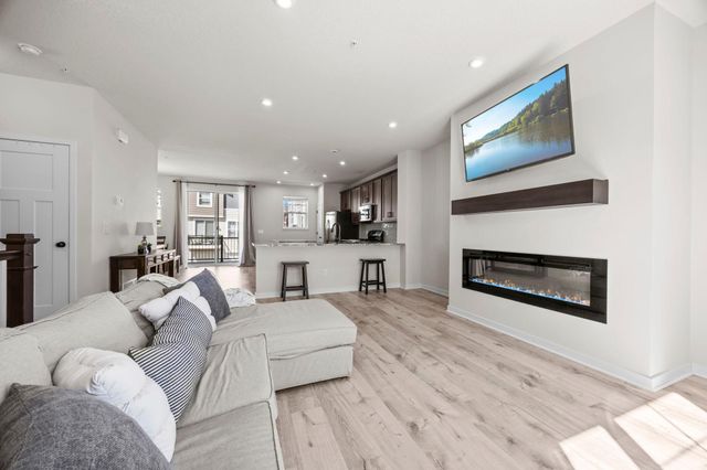 2230 Gateway Curve, North Saint Paul, MN 55109