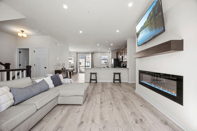 2230 Gateway Curve, North Saint Paul, MN 55109