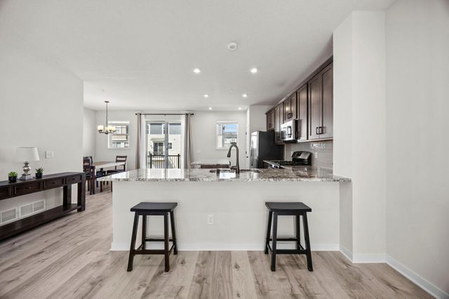 2230 Gateway Curve, North Saint Paul, MN 55109