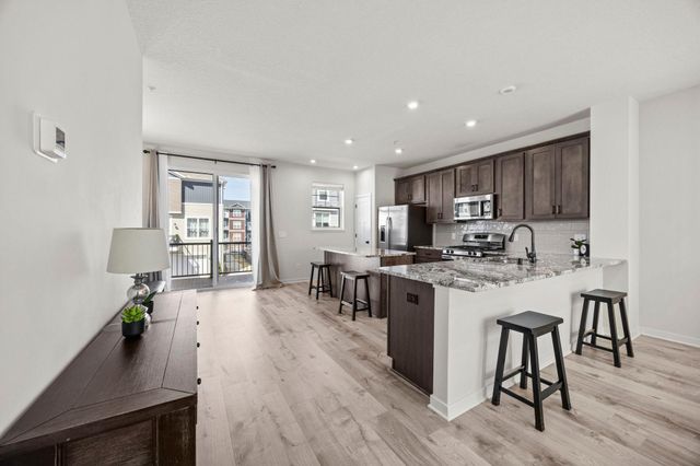 2230 Gateway Curve, North Saint Paul, MN 55109