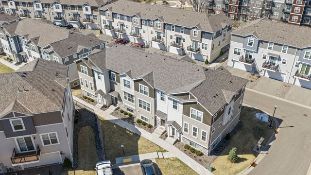 2230 Gateway Curve, North Saint Paul, MN 55109