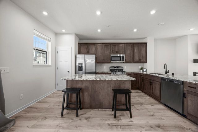 2230 Gateway Curve, North Saint Paul, MN 55109