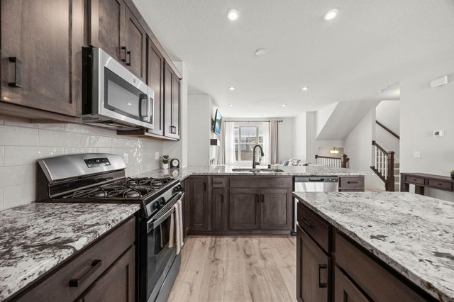 2230 Gateway Curve, North Saint Paul, MN 55109