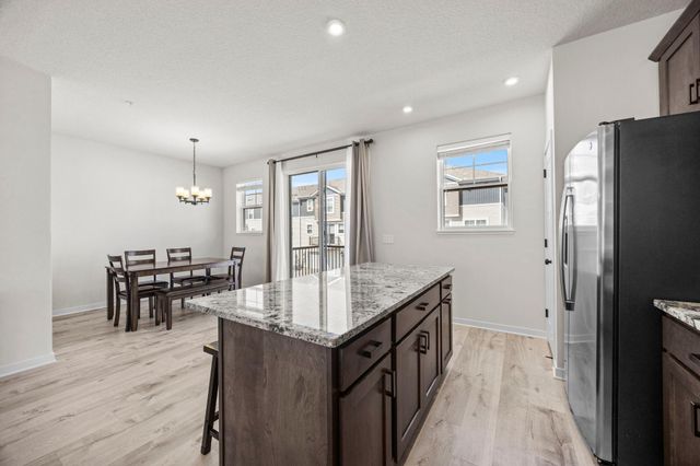 2230 Gateway Curve, North Saint Paul, MN 55109