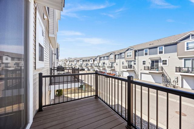 2230 Gateway Curve, North Saint Paul, MN 55109