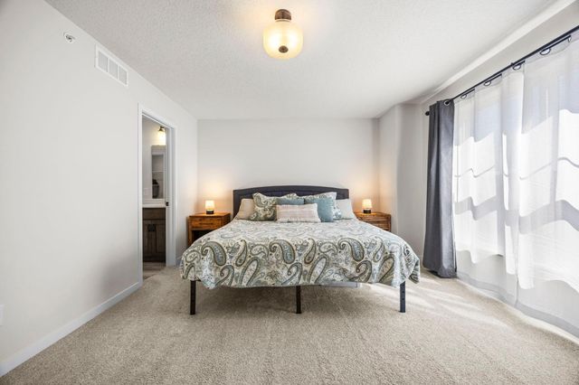 2230 Gateway Curve, North Saint Paul, MN 55109