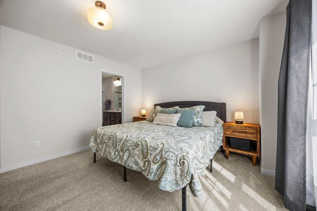 2230 Gateway Curve, North Saint Paul, MN 55109