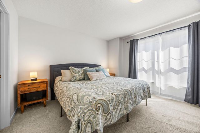 2230 Gateway Curve, North Saint Paul, MN 55109