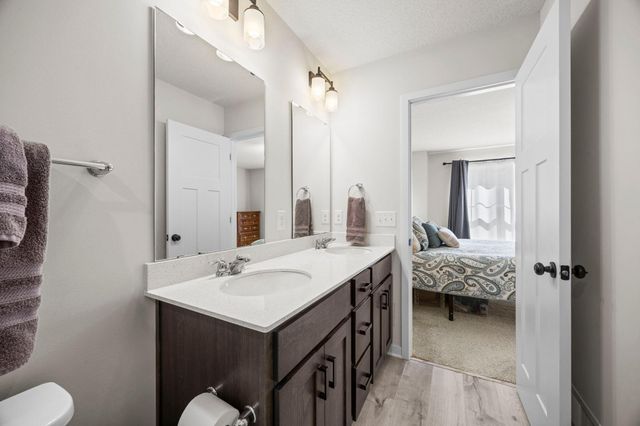 2230 Gateway Curve, North Saint Paul, MN 55109