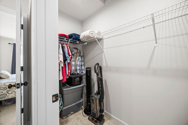 2230 Gateway Curve, North Saint Paul, MN 55109