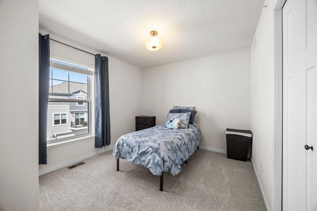 2230 Gateway Curve, North Saint Paul, MN 55109