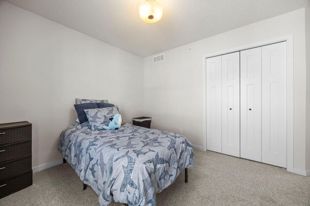 2230 Gateway Curve, North Saint Paul, MN 55109