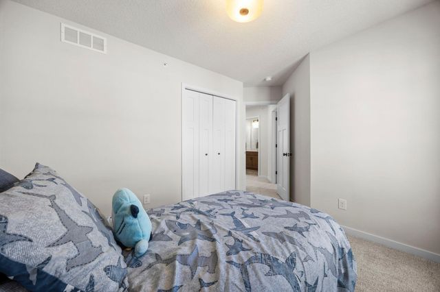 2230 Gateway Curve, North Saint Paul, MN 55109