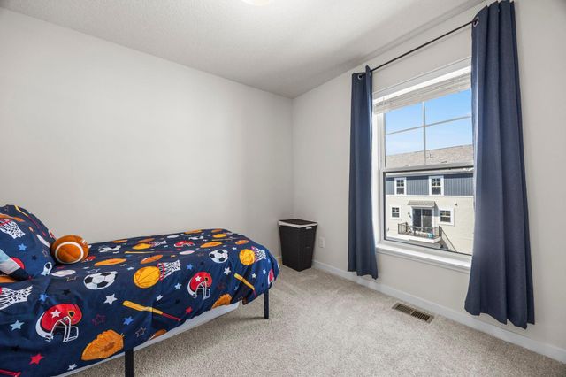 2230 Gateway Curve, North Saint Paul, MN 55109