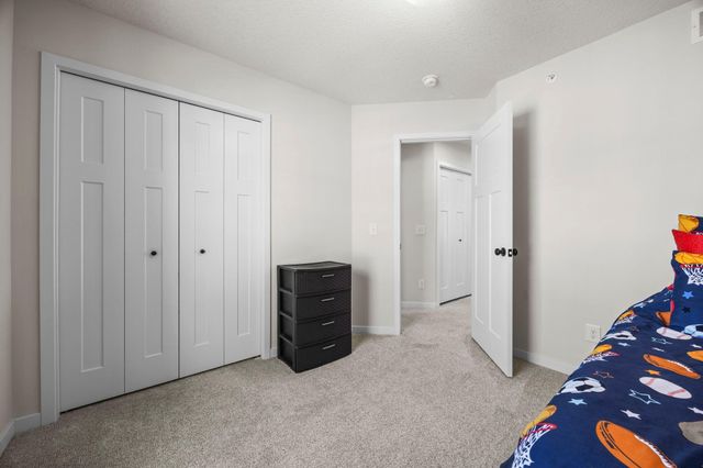 2230 Gateway Curve, North Saint Paul, MN 55109