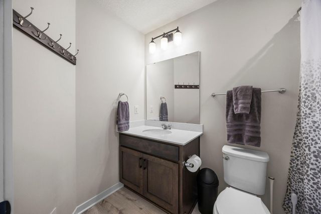 2230 Gateway Curve, North Saint Paul, MN 55109