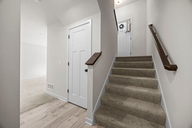 2230 Gateway Curve, North Saint Paul, MN 55109