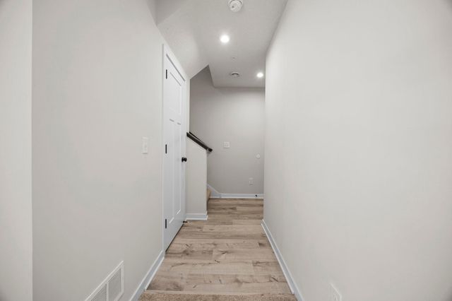 2230 Gateway Curve, North Saint Paul, MN 55109