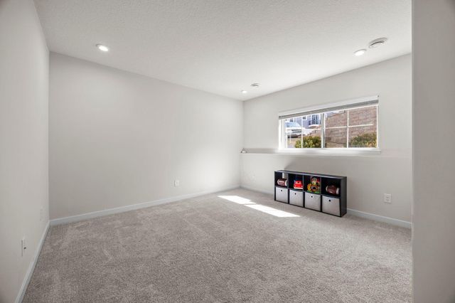 2230 Gateway Curve, North Saint Paul, MN 55109