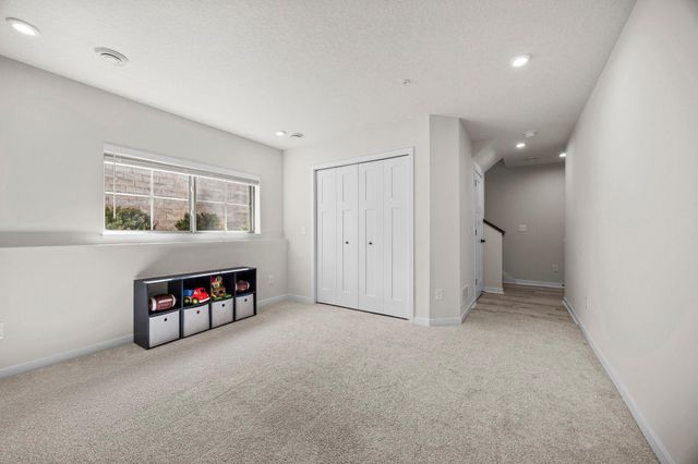 2230 Gateway Curve, North Saint Paul, MN 55109