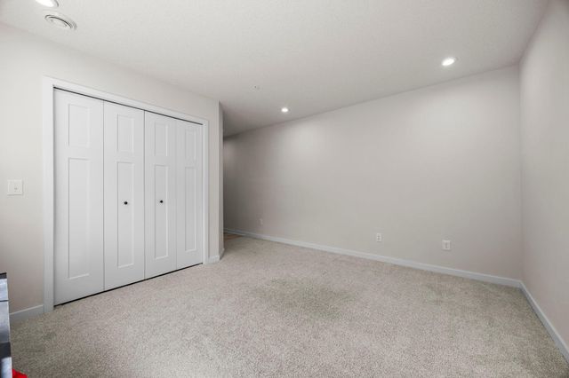 2230 Gateway Curve, North Saint Paul, MN 55109