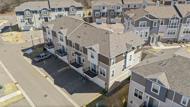 2230 Gateway Curve, North Saint Paul, MN 55109