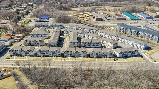 2230 Gateway Curve, North Saint Paul, MN 55109