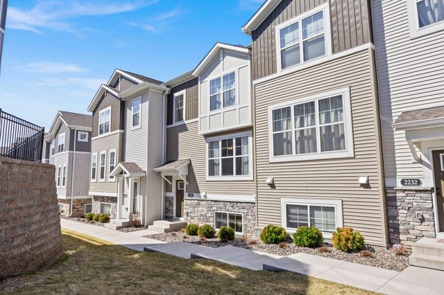 2230 Gateway Curve, North Saint Paul, MN 55109