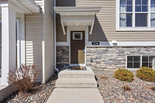 2230 Gateway Curve, North Saint Paul, MN 55109