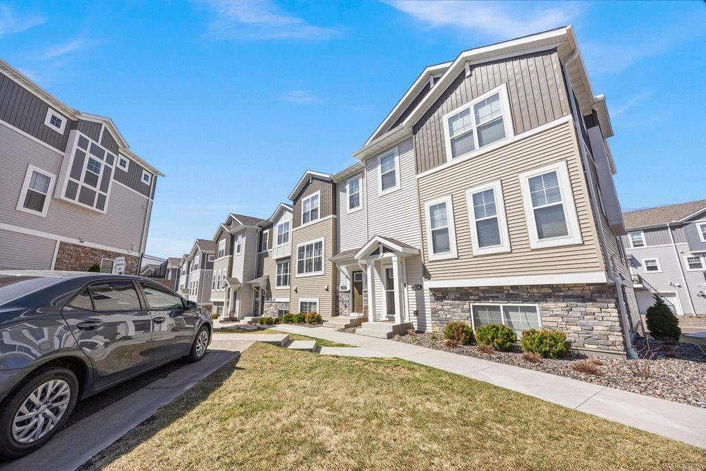2230 Gateway Curve, North Saint Paul, MN 55109 — photo 5