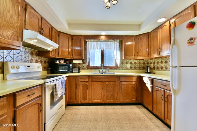 62 Monroe Avenue, Guilderland, NY 12203