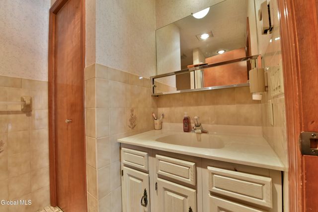 62 Monroe Avenue, Guilderland, NY 12203